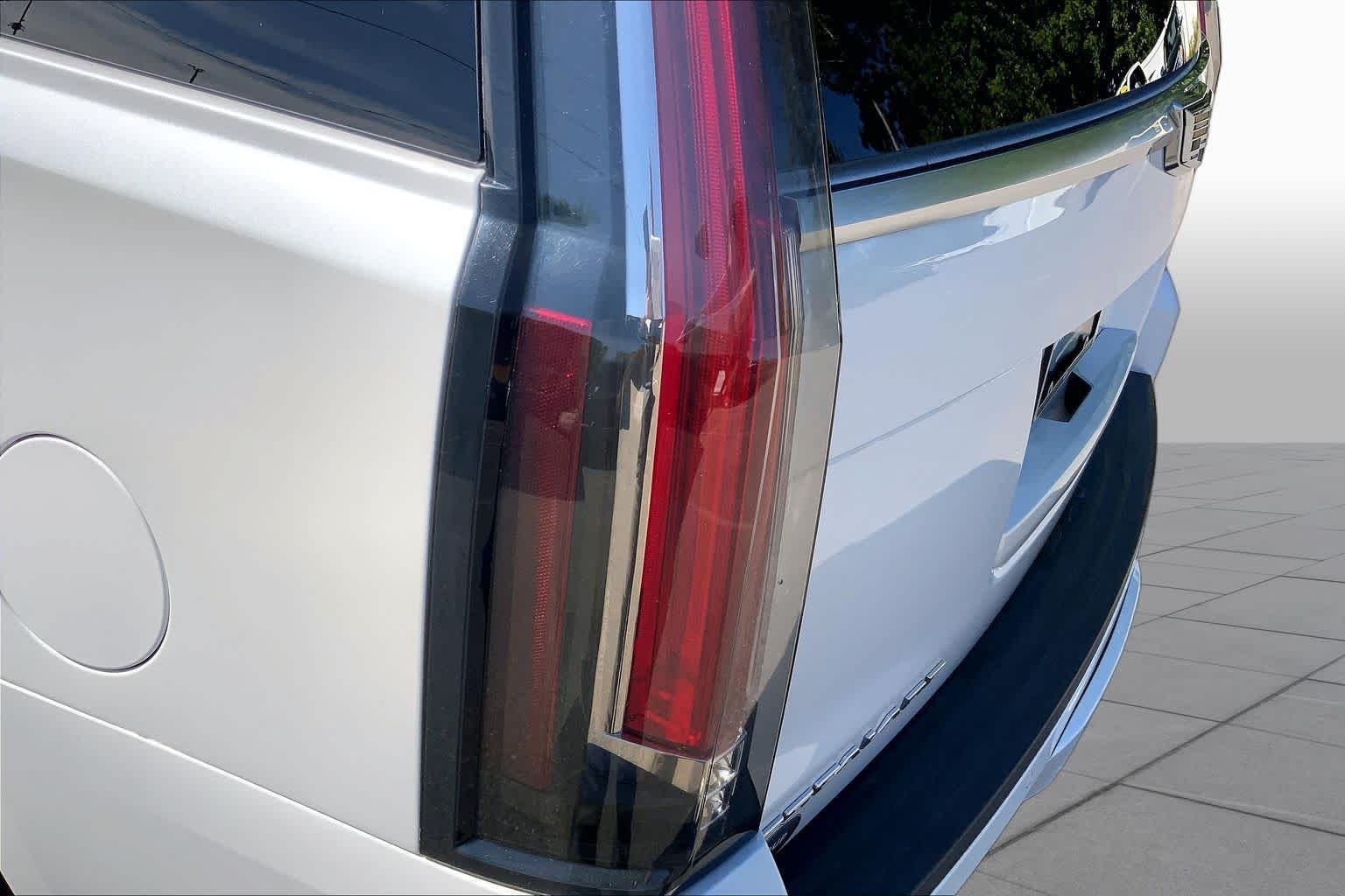 Certified Used 2017 Crystal White Tri-Coat Cadillac Premium Luxury image 28
