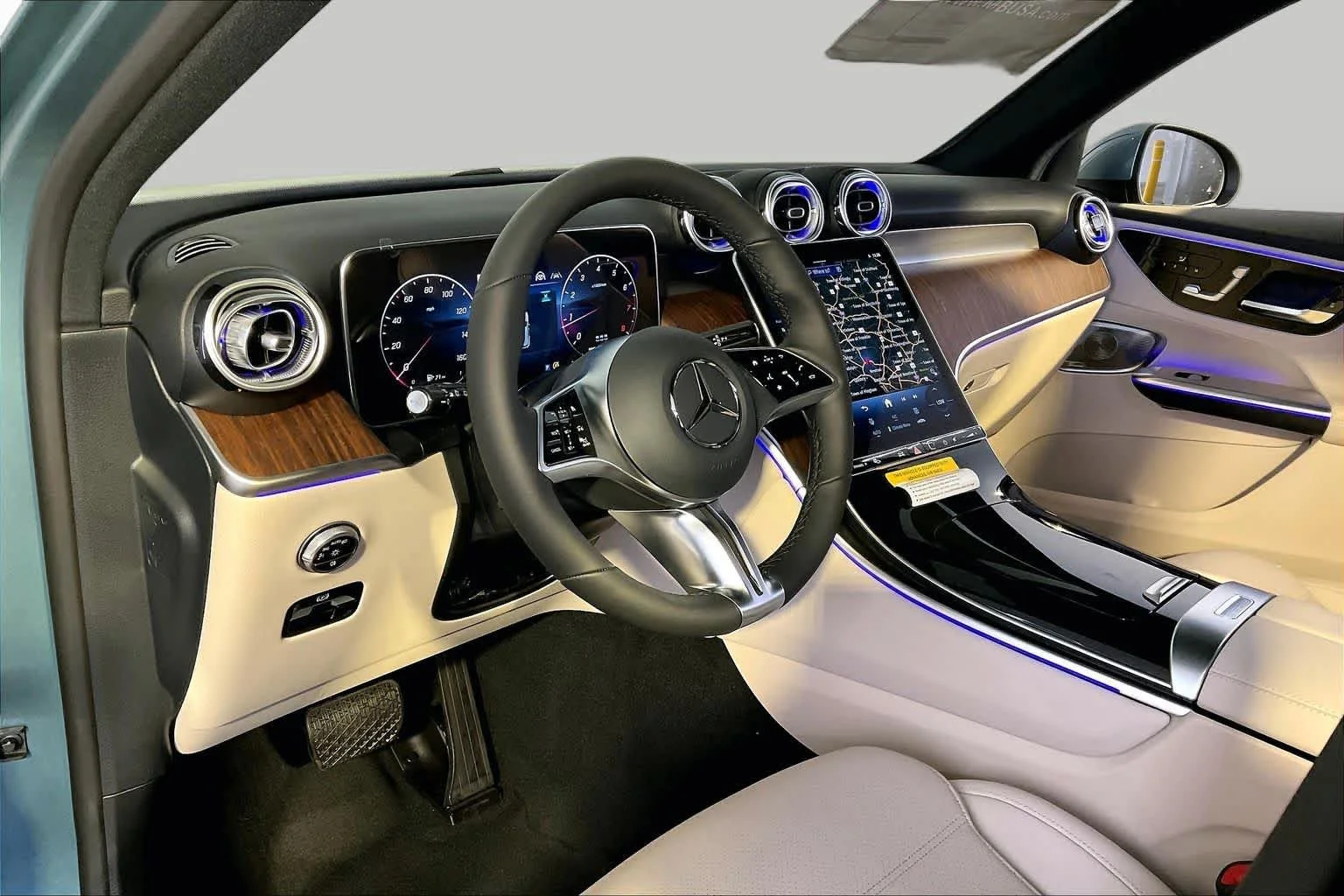 New 2027 Verde Silver Metallic Mercedes-Benz GLC 300 image 9