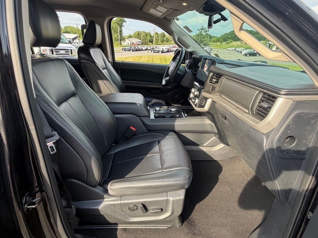 Used 2024 Black Metallic Ford XLT image 33
