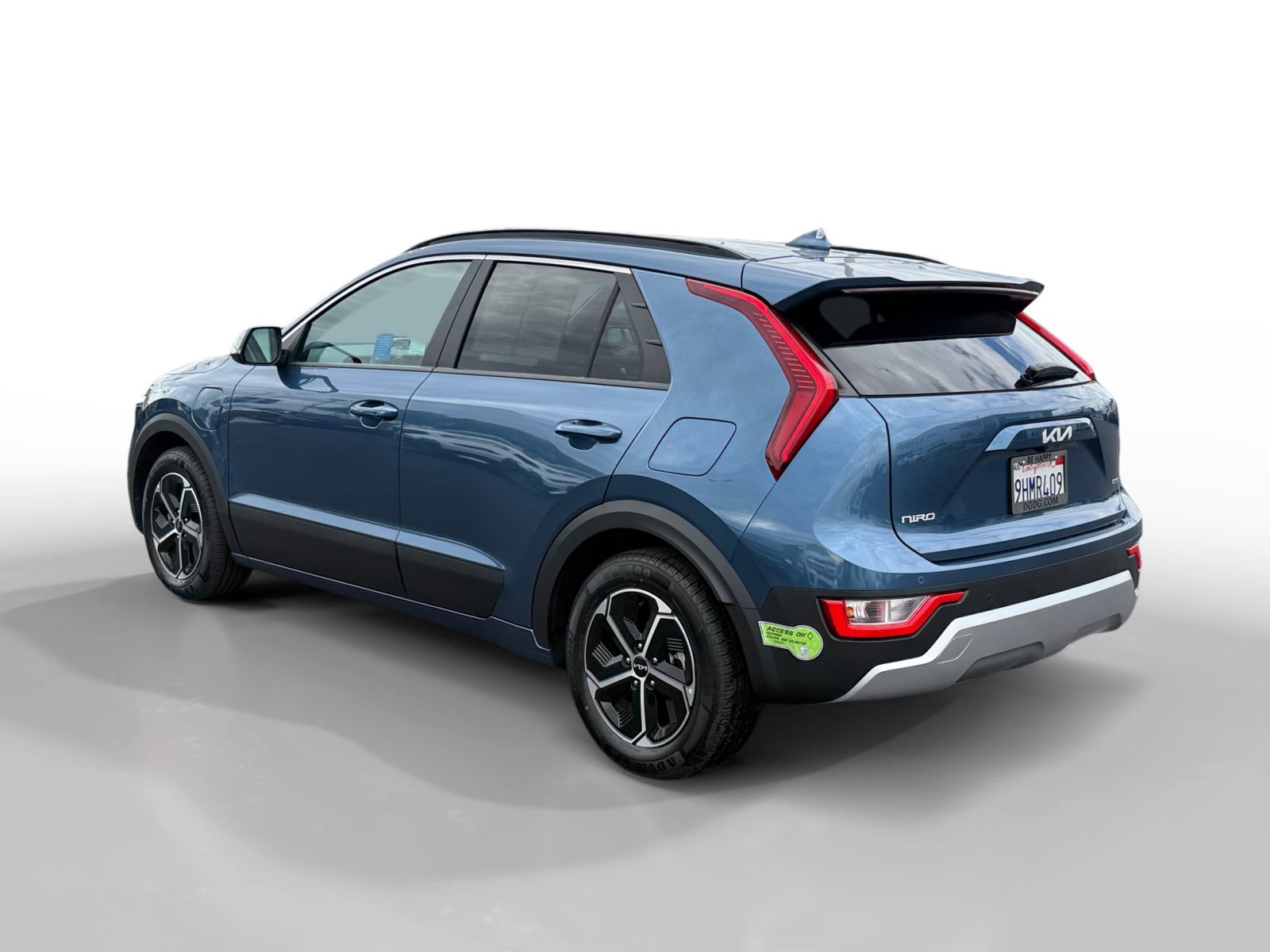 Used 2023 Mineral Blue Kia EX image 3