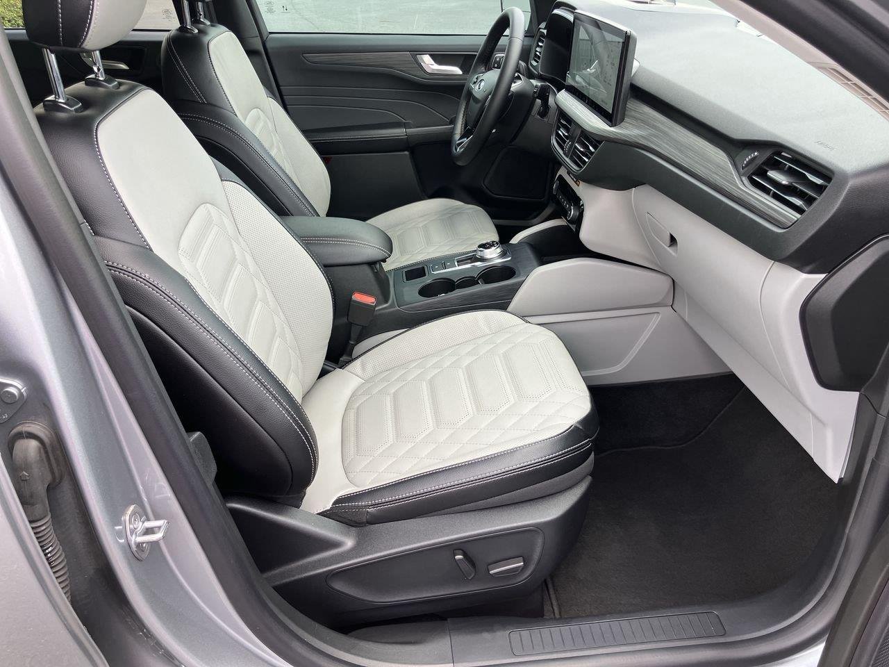 Used 2024 Silver (Iconic Silver) Ford PHEV image 38