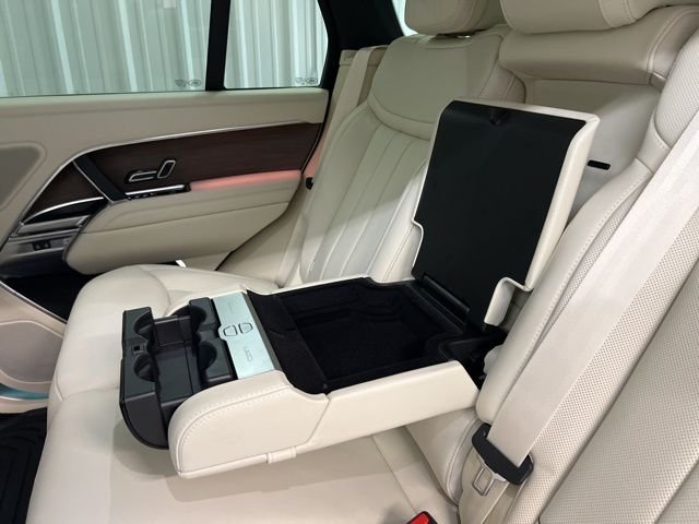New 2026 Fuji White Land Rover SE image 16
