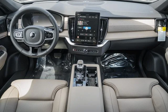 New 2026 Crystal White Volvo B6 Ultra image 20