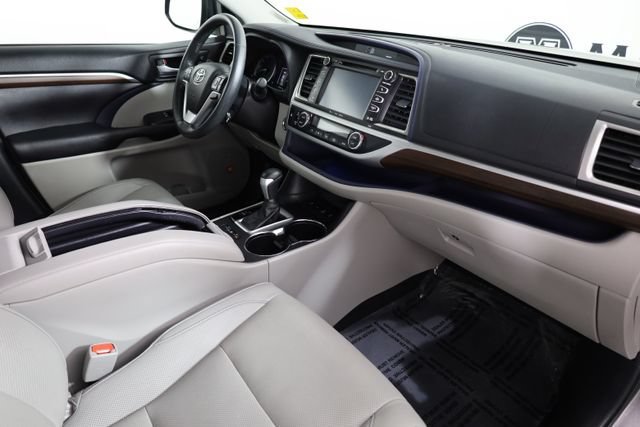 Used 2016 Gray Toyota Limited V6 image 18