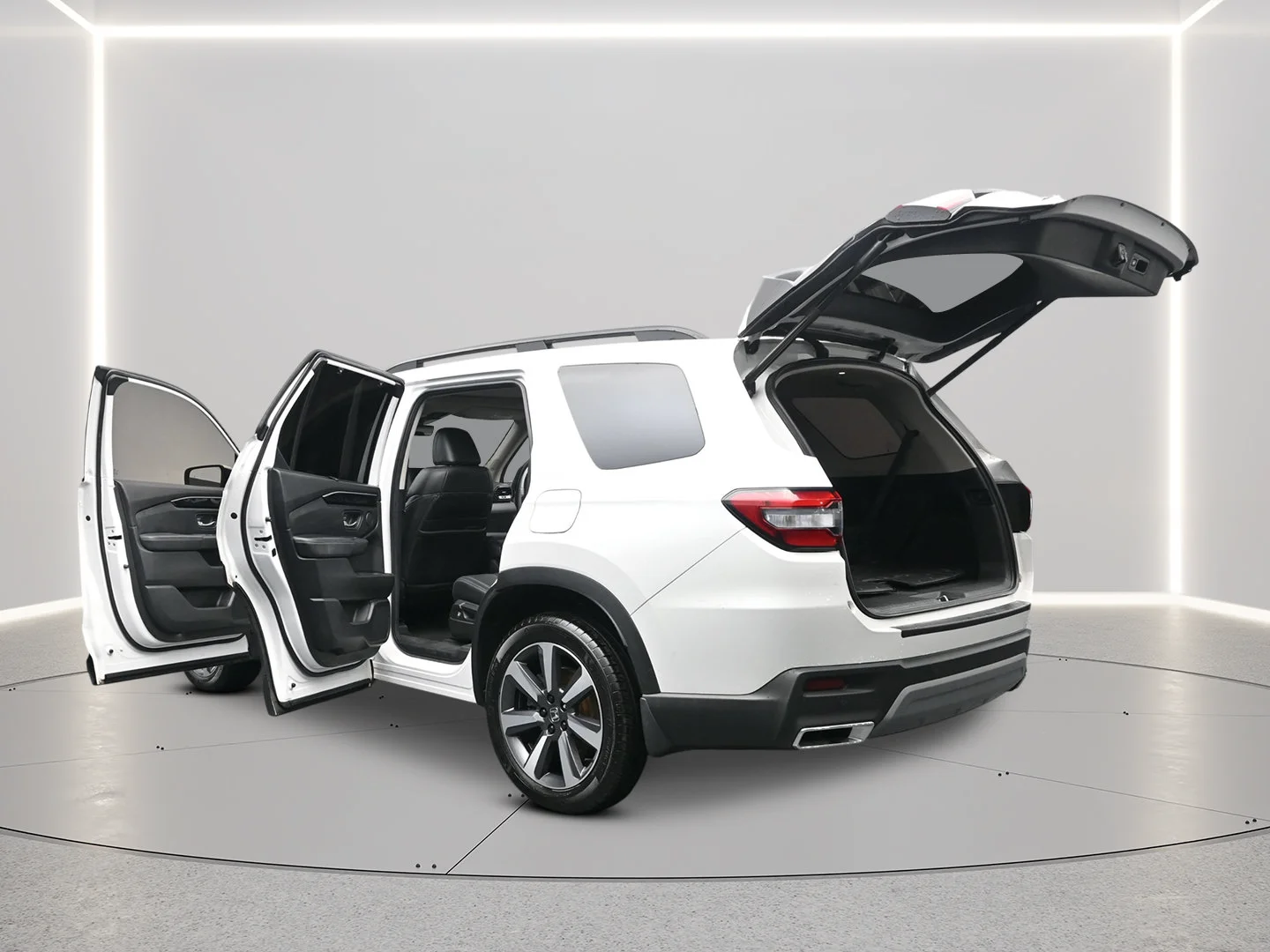 Used 2023 Platinum White Pearl Honda Touring image 4