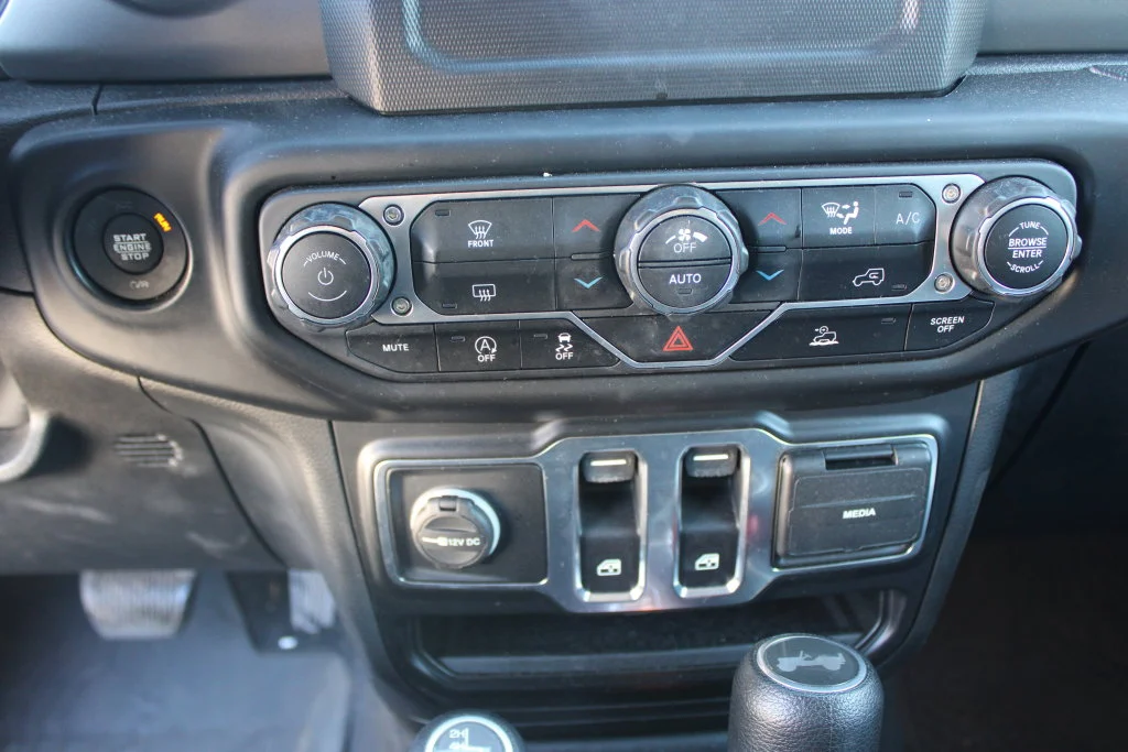 Used 2022 Black Jeep Sport S image 17
