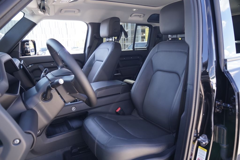 Used 2026 Black Land Rover X-Dynamic SE image 11