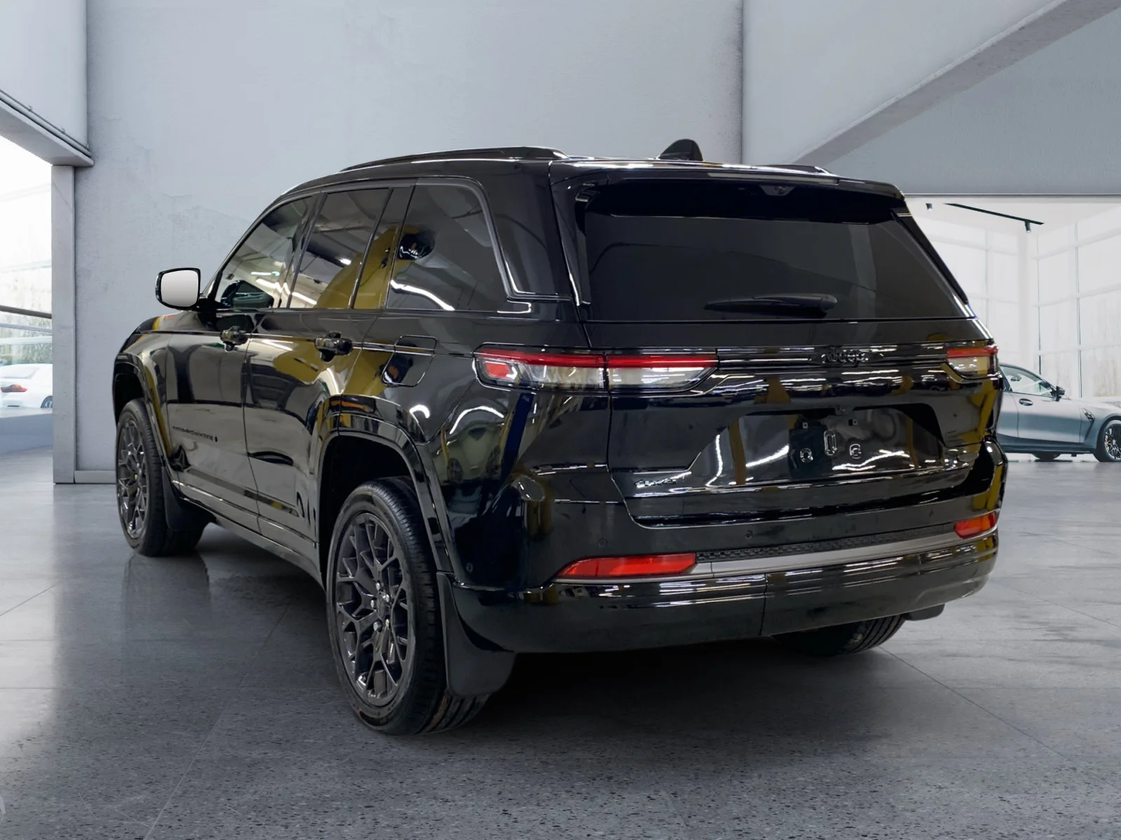 New 2026 Diamond Black Crystal Pearl Jeep Summit image 3