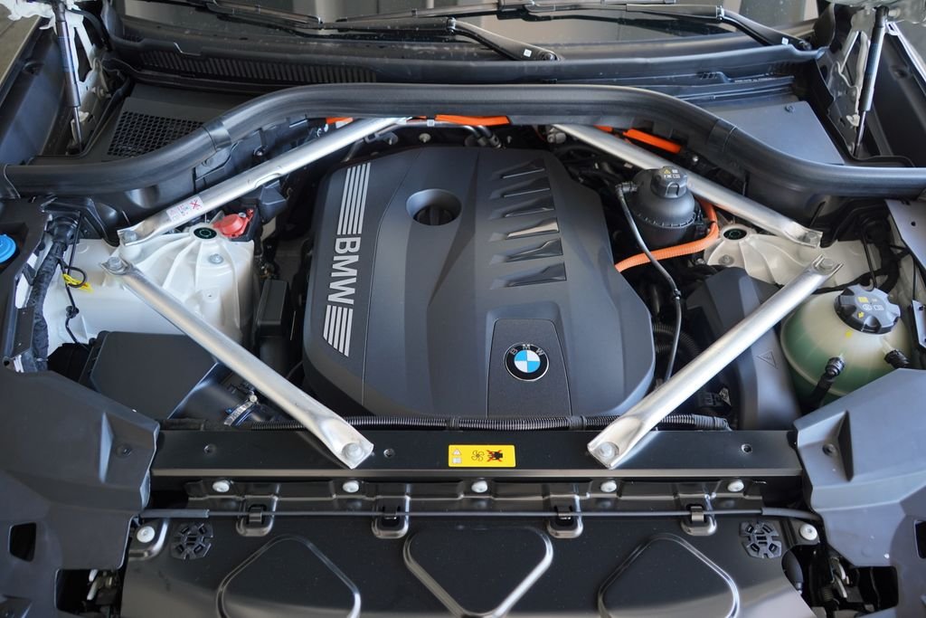 Used 2026 Alpine White BMW xDrive50e image 23