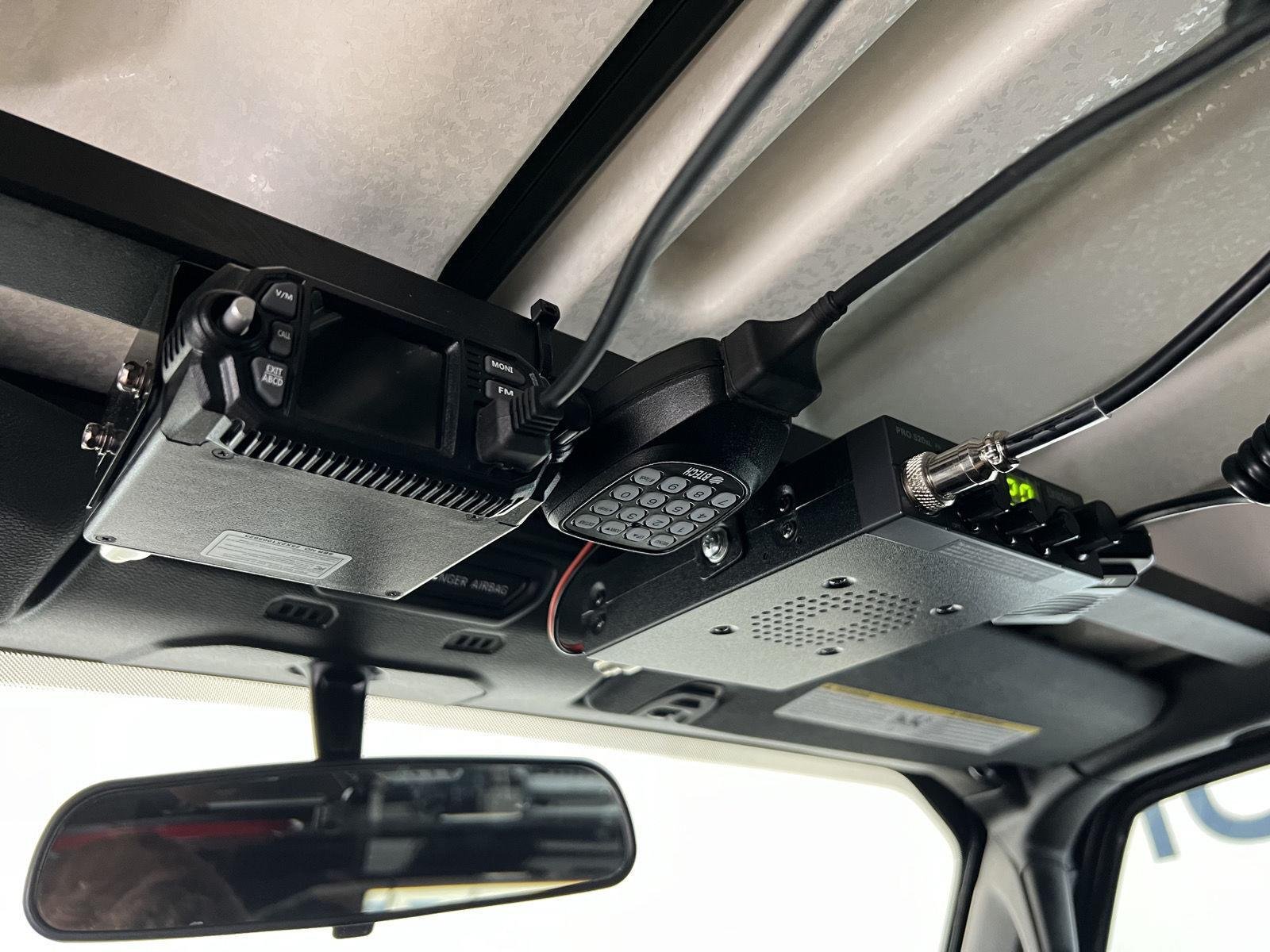 Used 2019 Granite Crystal Metallic Clearcoat Jeep Sport S image 21