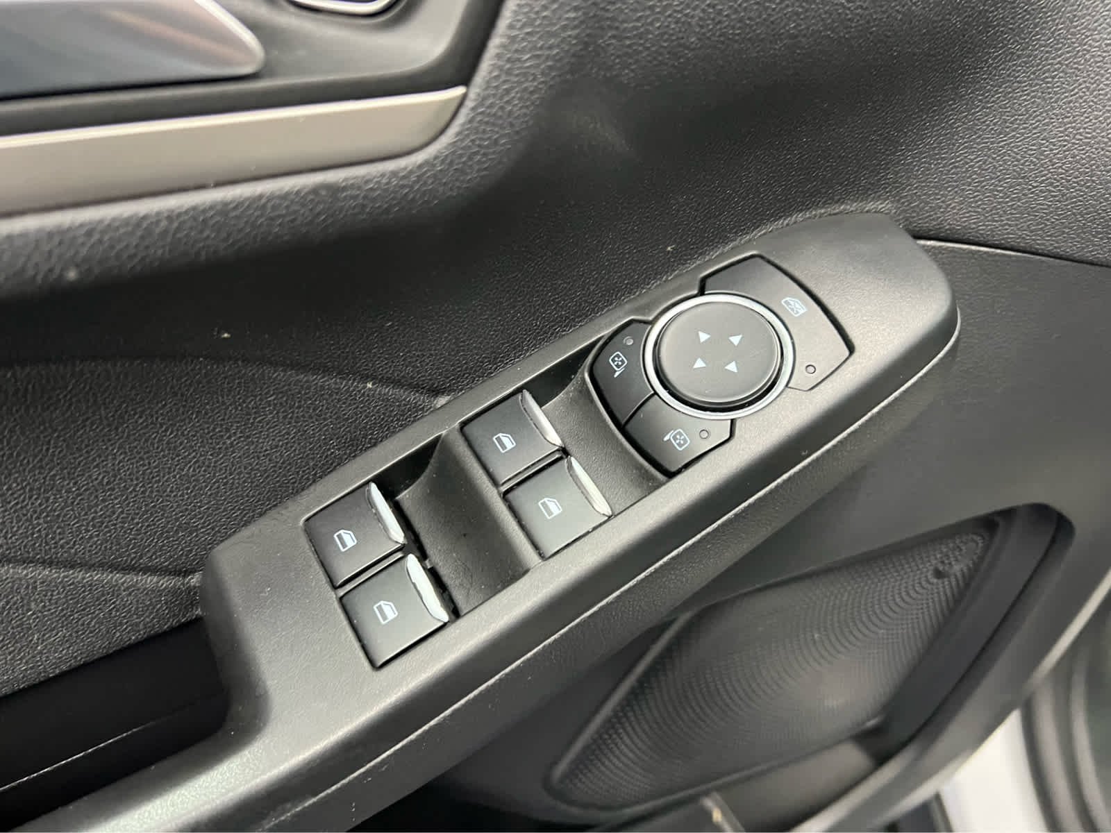 Used 2021 Oxford White Ford SE image 12