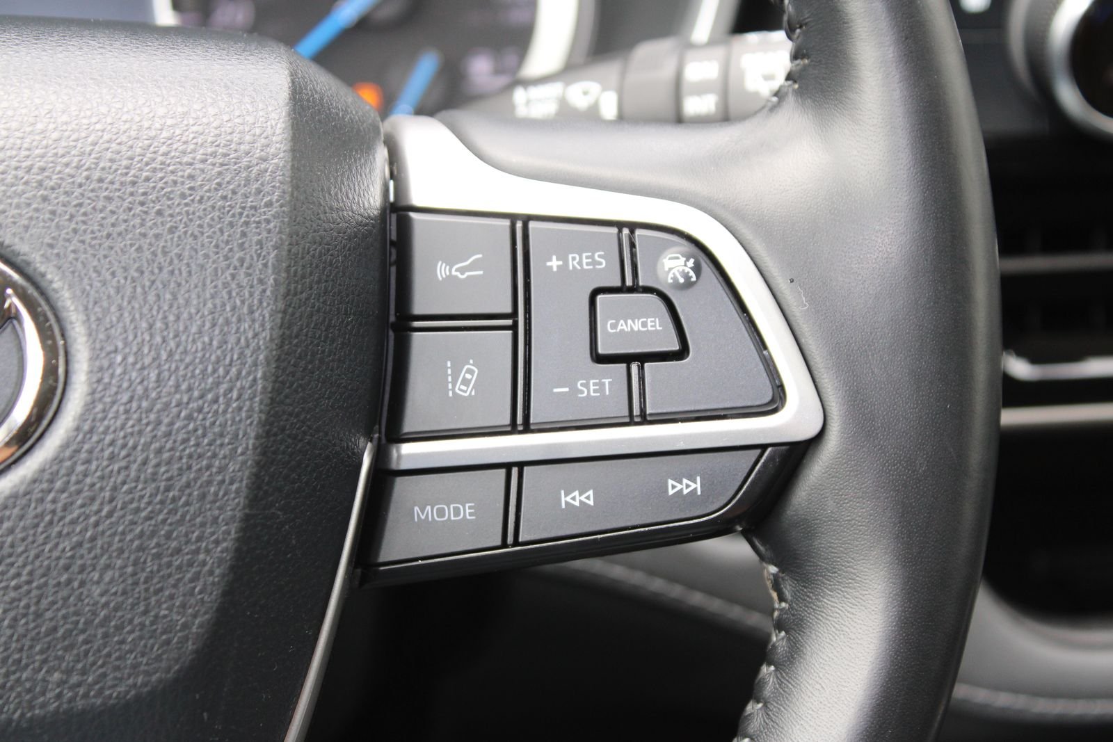 Used 2022 Black Toyota XLE image 28
