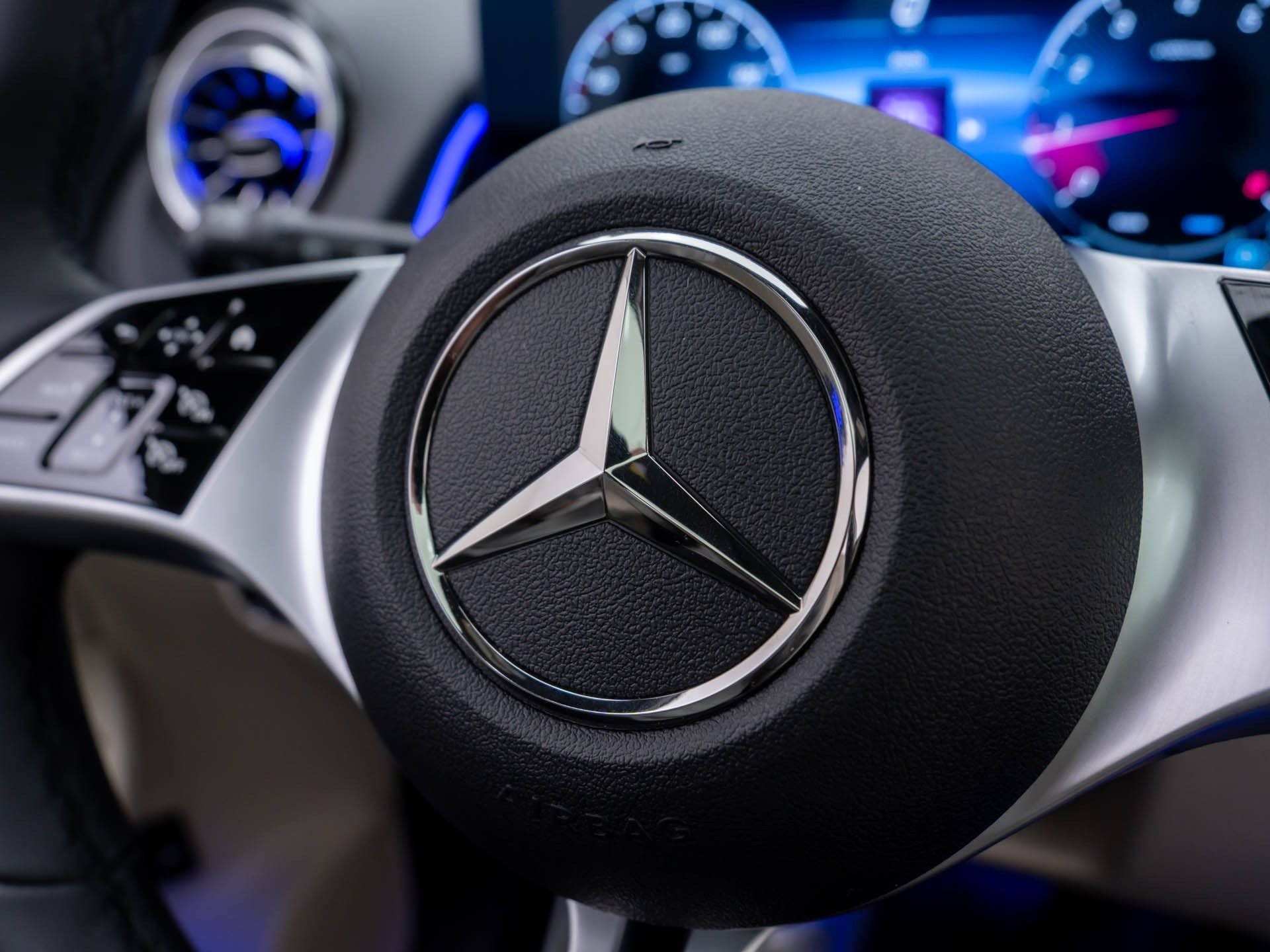 New 2026 Polar White Mercedes-Benz GLB 250 image 25