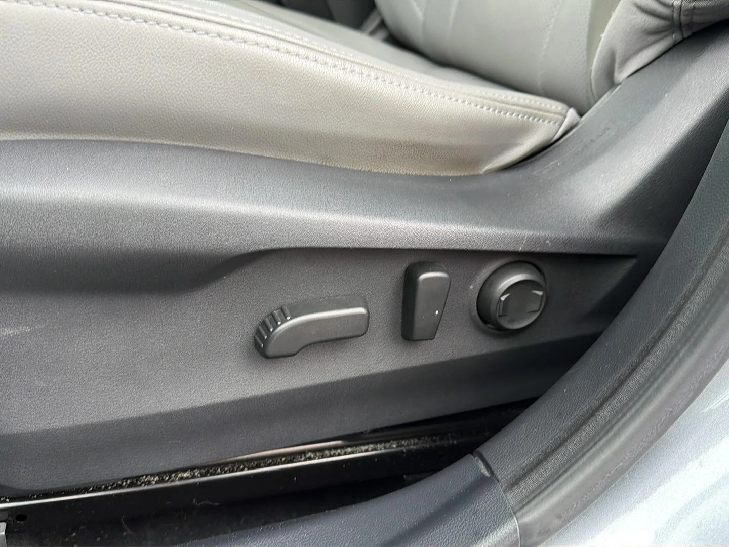 Used 2020 Ice Silver Metallic Subaru Limited XT image 20