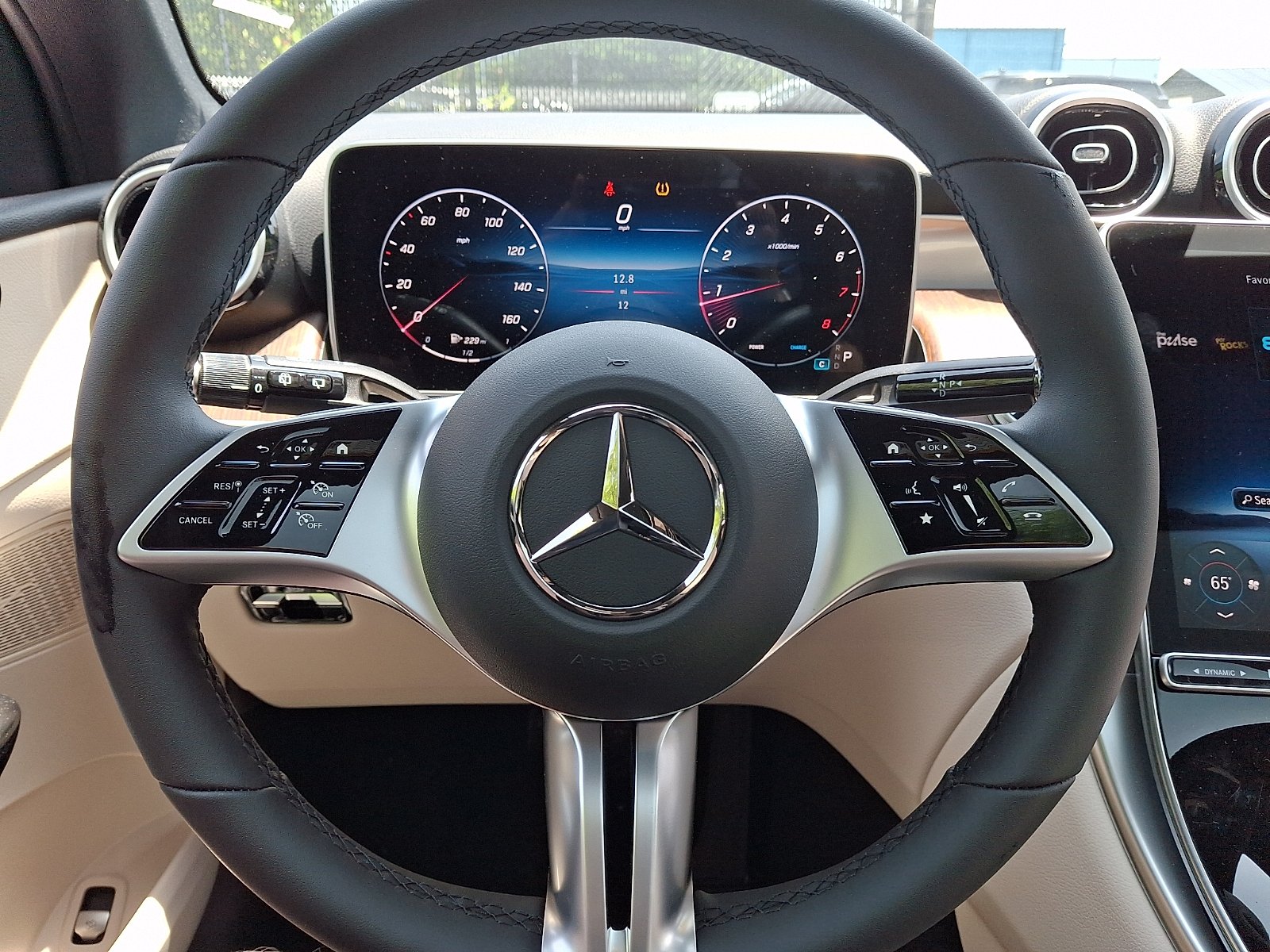 New 2026 Polar White Mercedes-Benz GLC 300 image 17