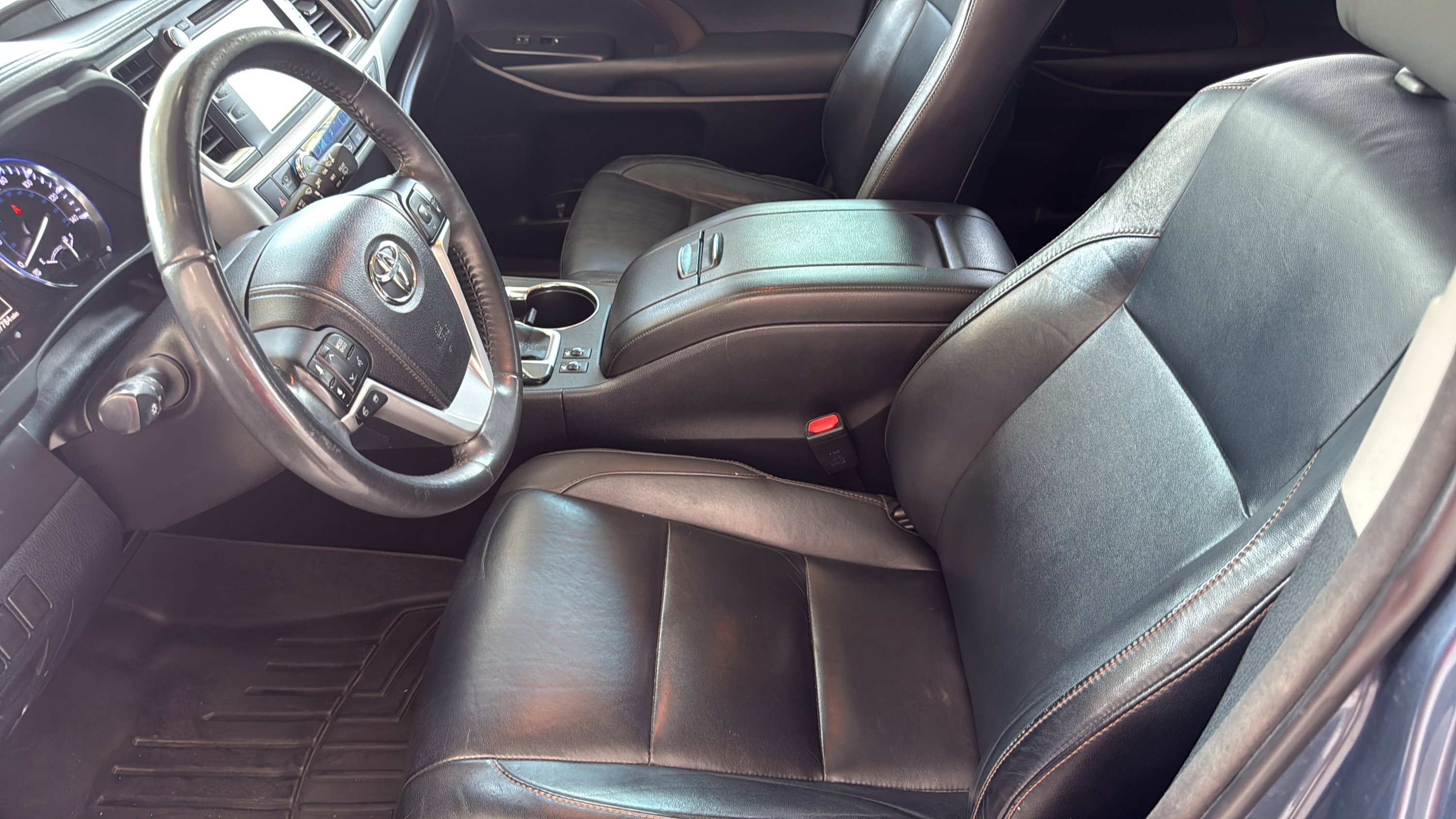 Used 2014 Attitude Black Metallic Toyota XLE image 17