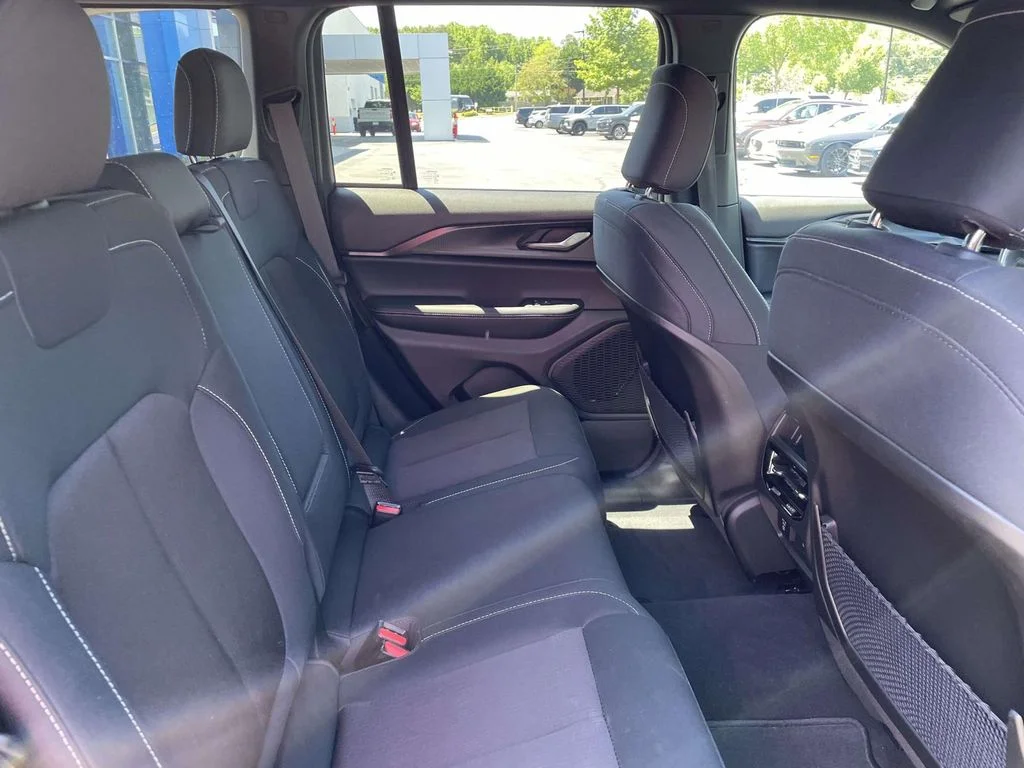 Used 2025 Diamond Black Crystal Pearlcoat Jeep Laredo X image 11