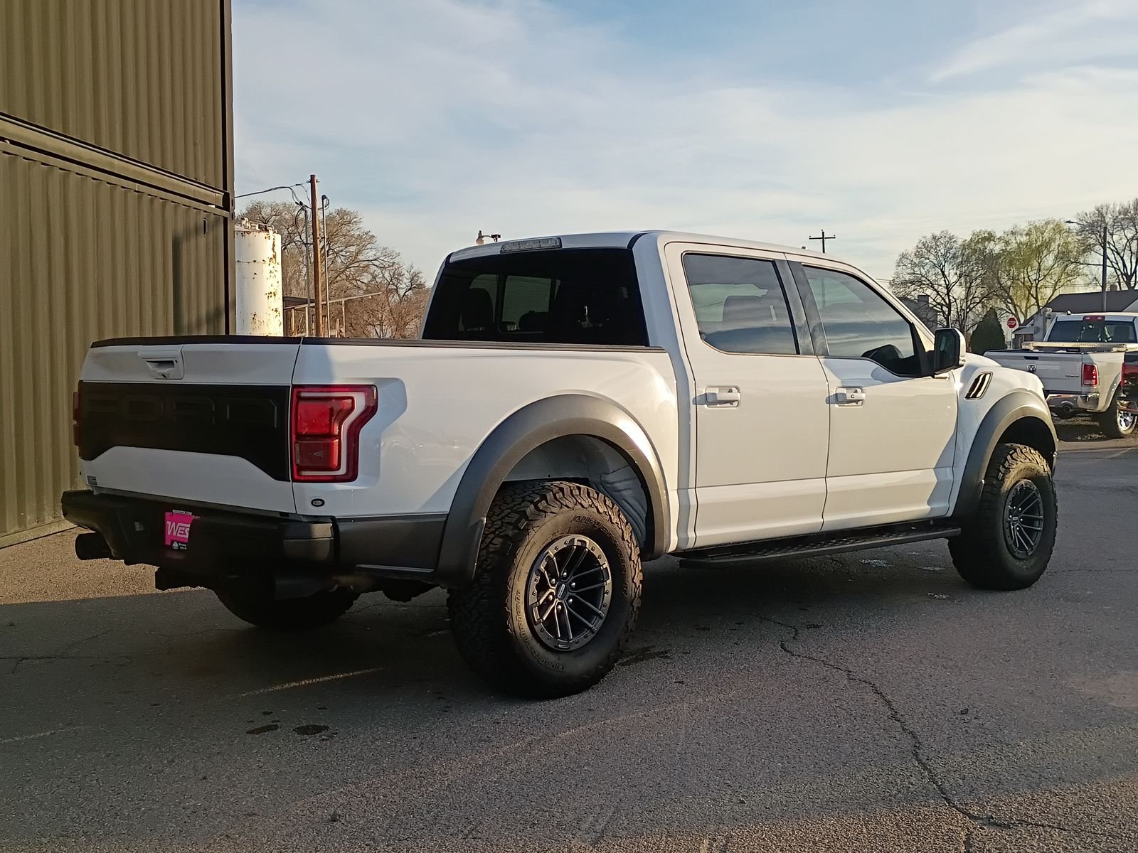 View vehicle photo 7