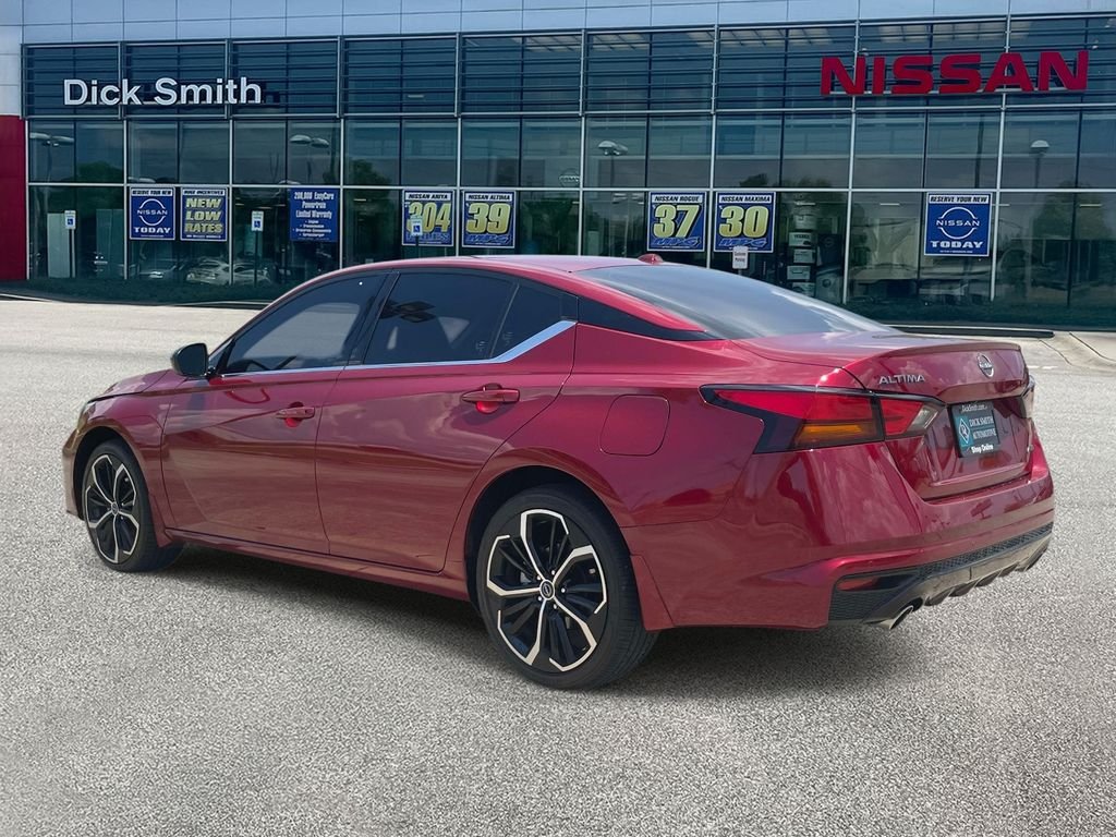 Used 2024 Red Nissan 2.5 SR image 4