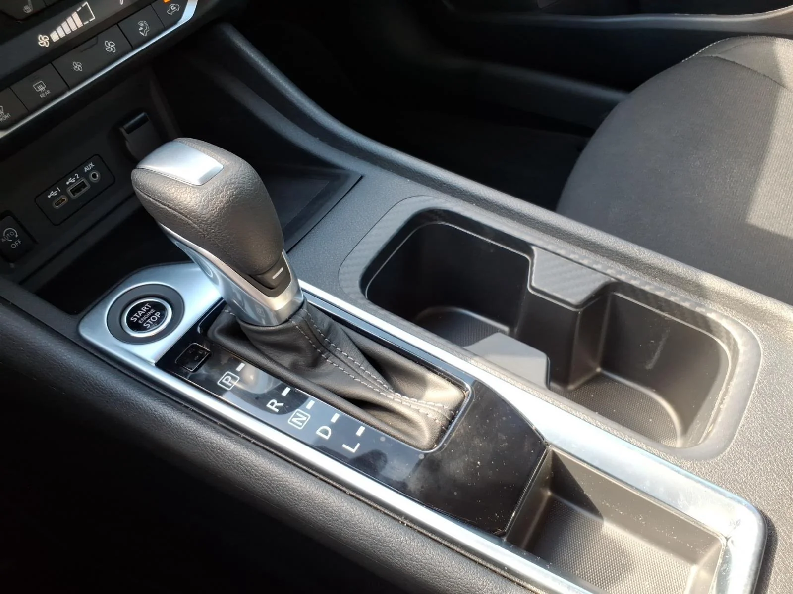 Used 2025 Aspen White Tricoat Nissan SV image 18