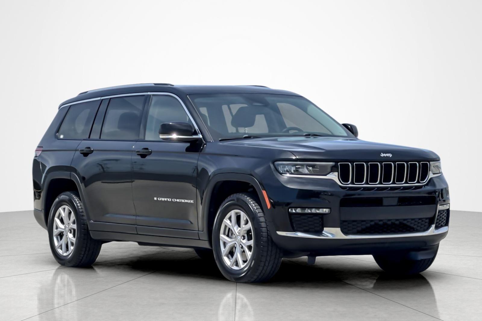 Used 2022 Diamond Black Crystal Pearlcoat Jeep Limited image 7