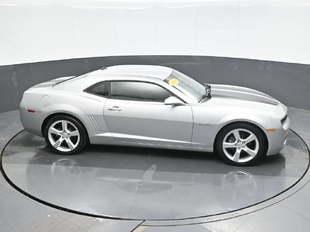 Used 2011 Silver Chevrolet 1LS image 16