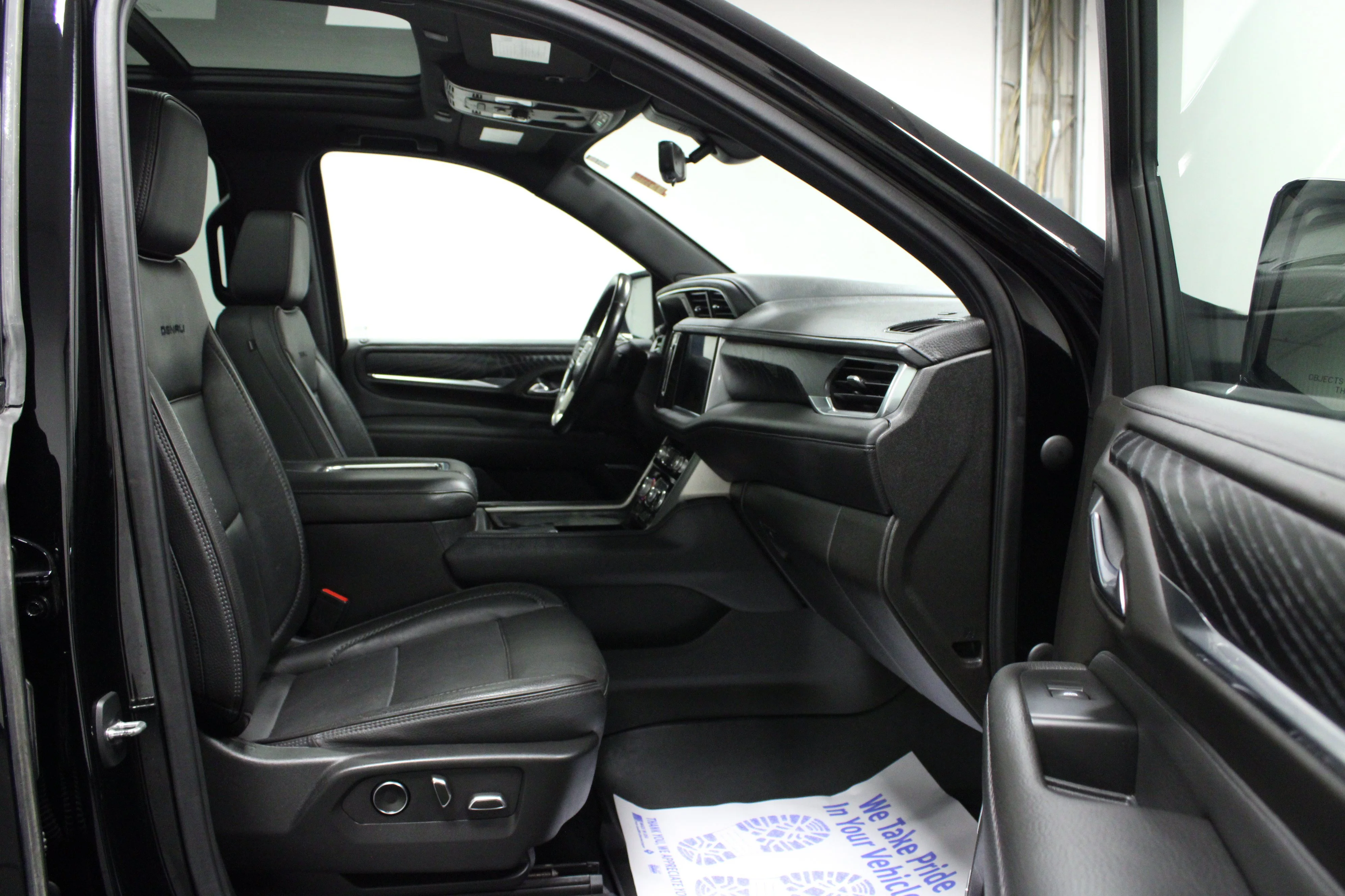 Used 2021 Onyx Black GMC Denali image 17