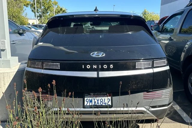 Used 2024 Black Hyundai SEL image 6