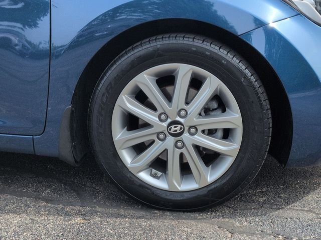 Used 2015 Blue Hyundai SE image 9