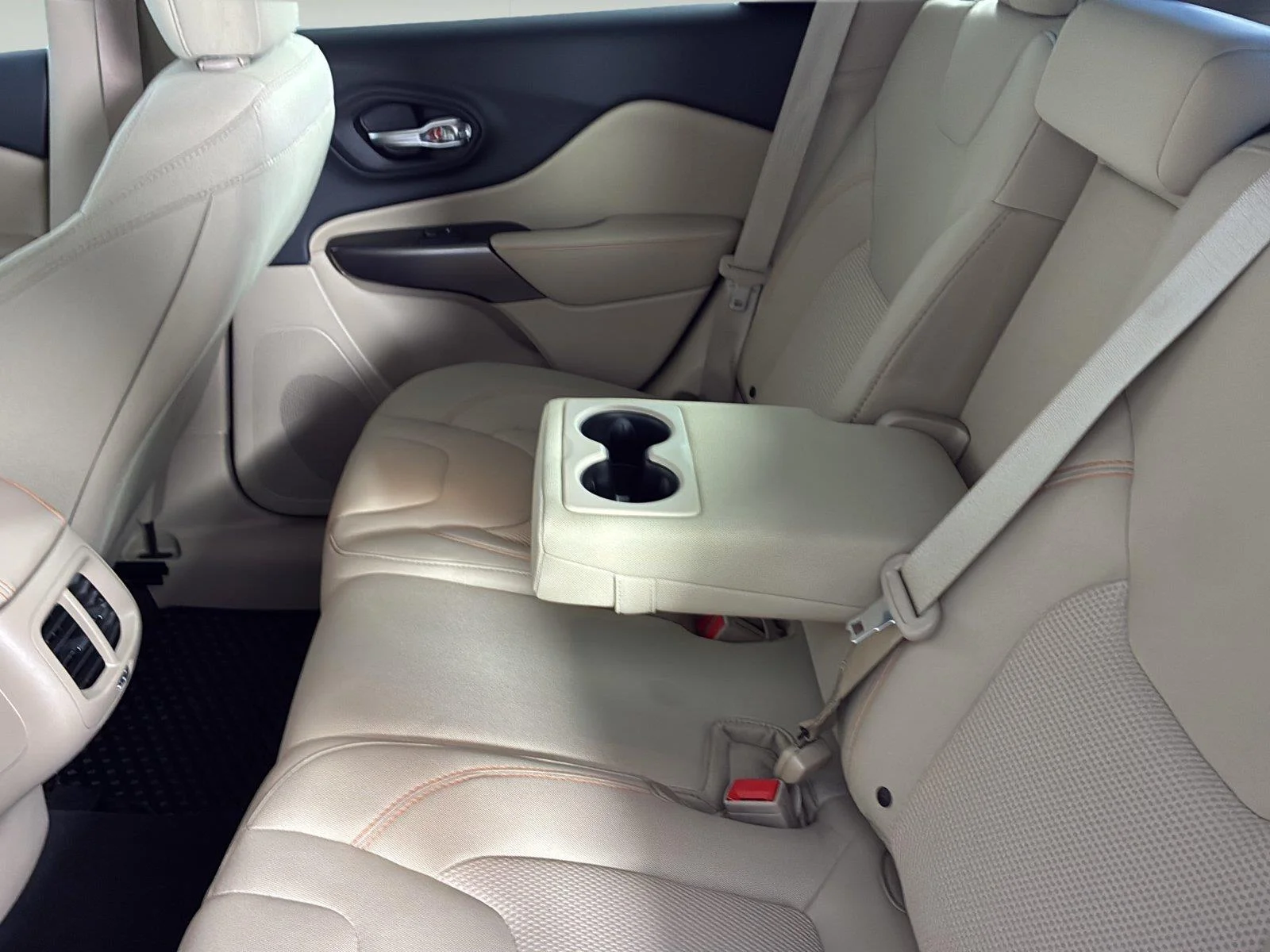 Used 2019 Bright White Clearcoat Jeep Latitude image 16