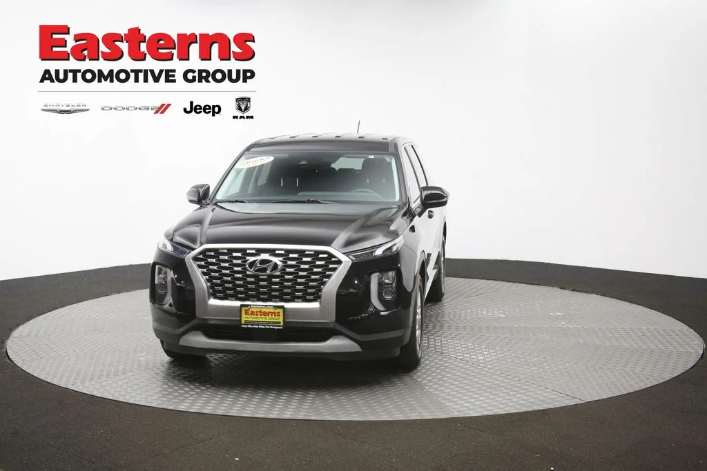 Used 2022 Black Hyundai SE image 55