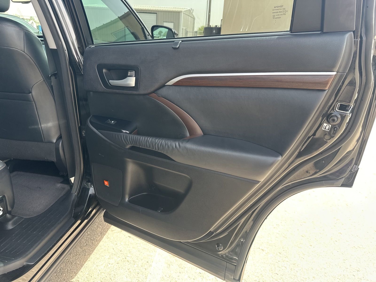 Used 2014 Black Toyota Limited image 35