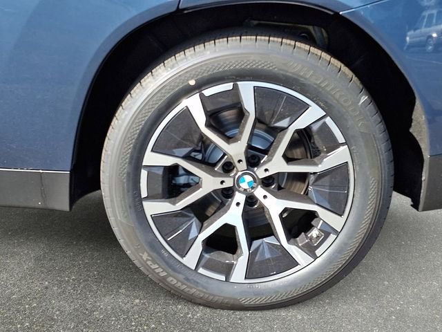 New 2026 Arctic Race Blue metallic BMW 30 xDrive image 8