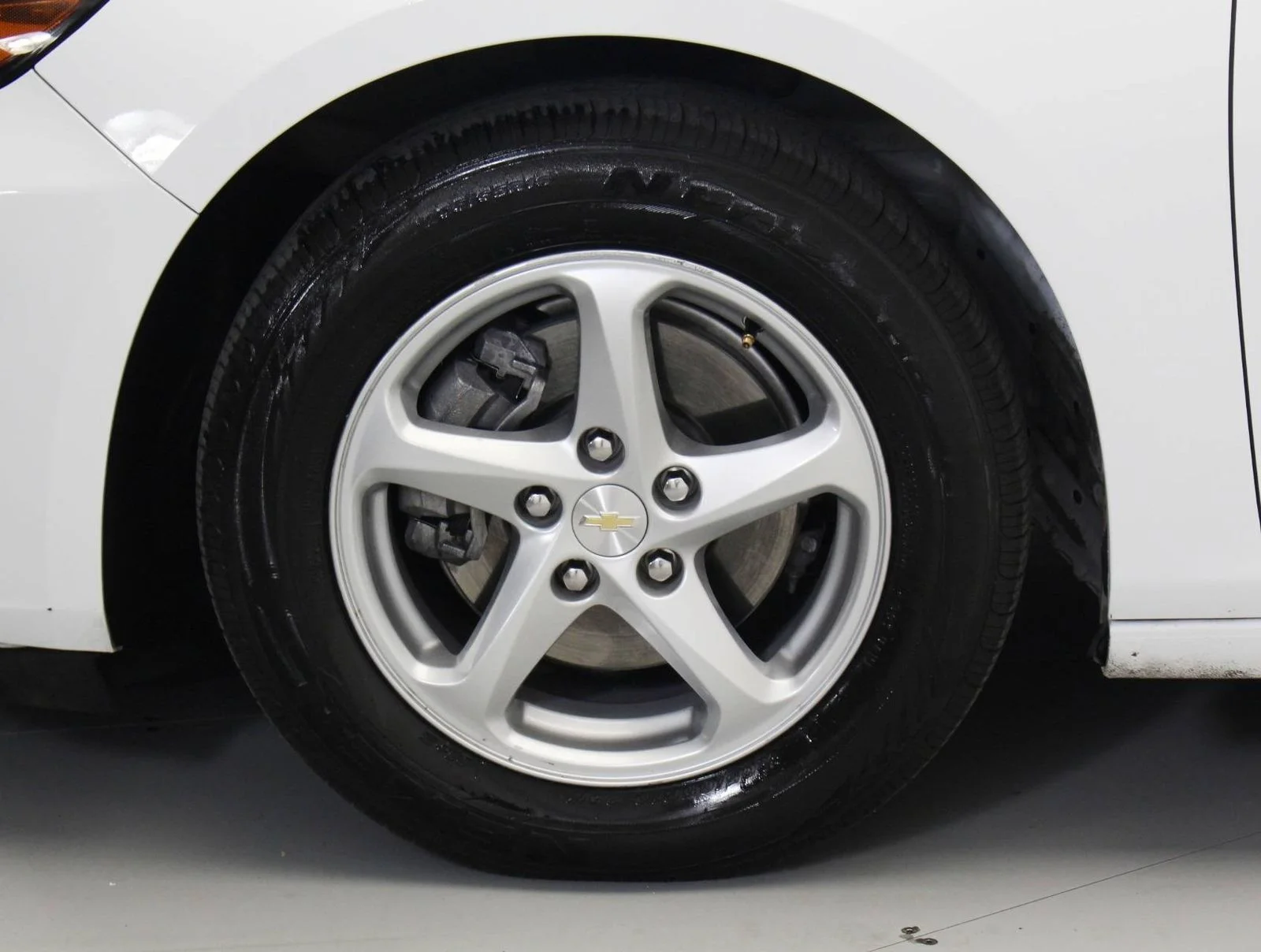 Used 2018 White Chevrolet LS image 5