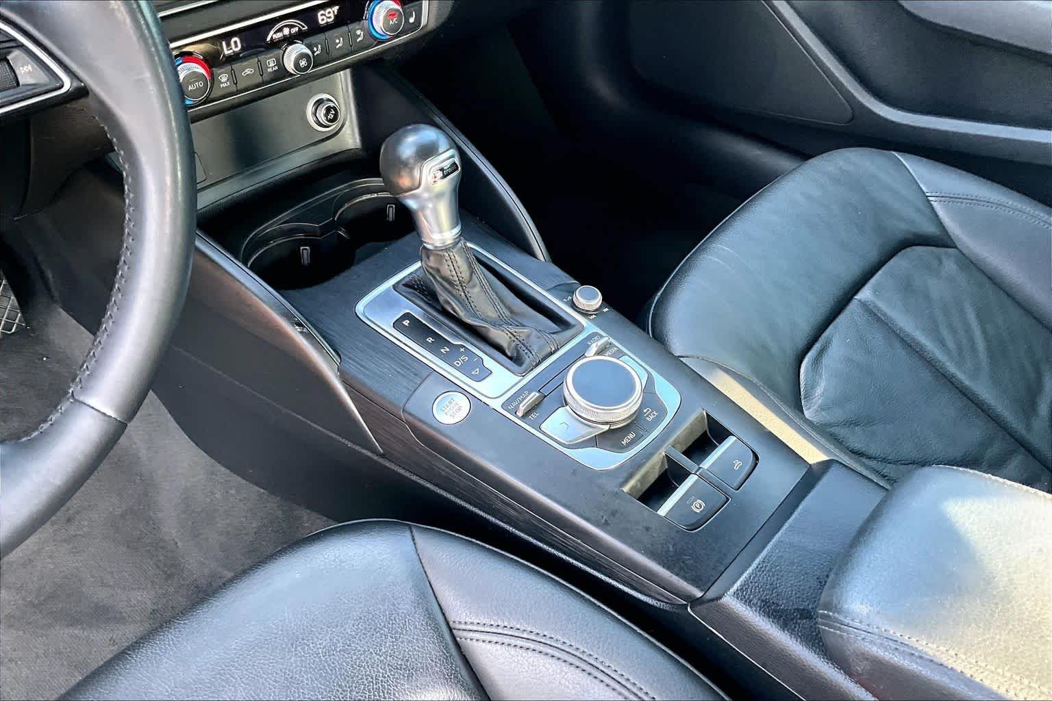 Used 2018 Tango Red Metallic/Black Roof Audi Premium image 15