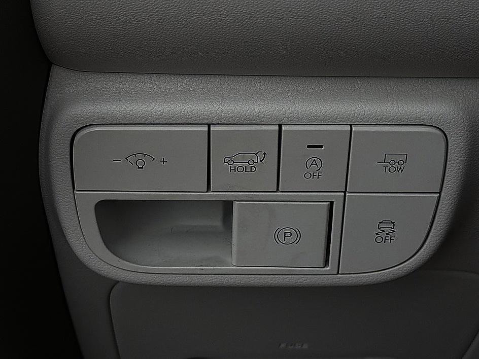Used 2026 Creamy White Pearl Hyundai SEL 7P image 17