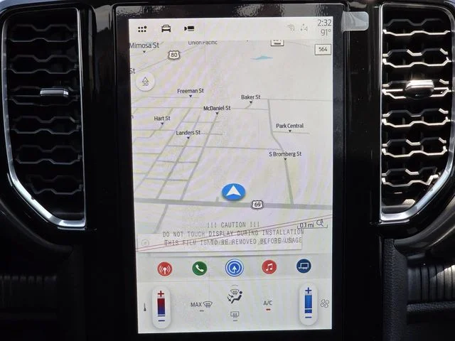New 2025 Oxford White Ford XLT image 15