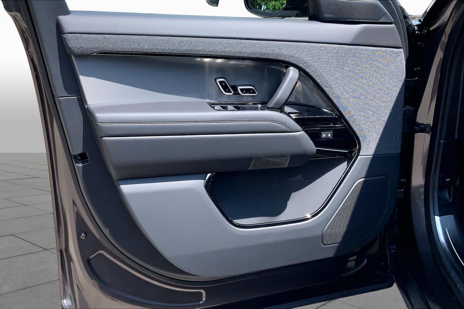 New 2026 Charente Grey Land Rover Dynamic SE image 11