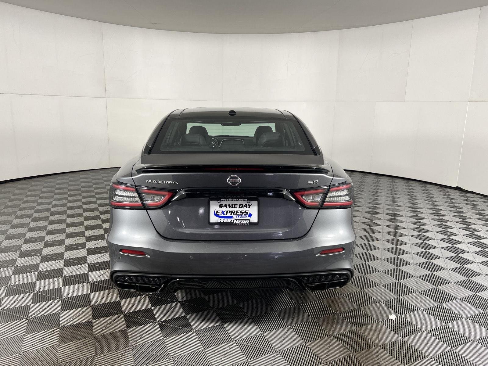 Used 2022 Gun Metallic Nissan SR image 8