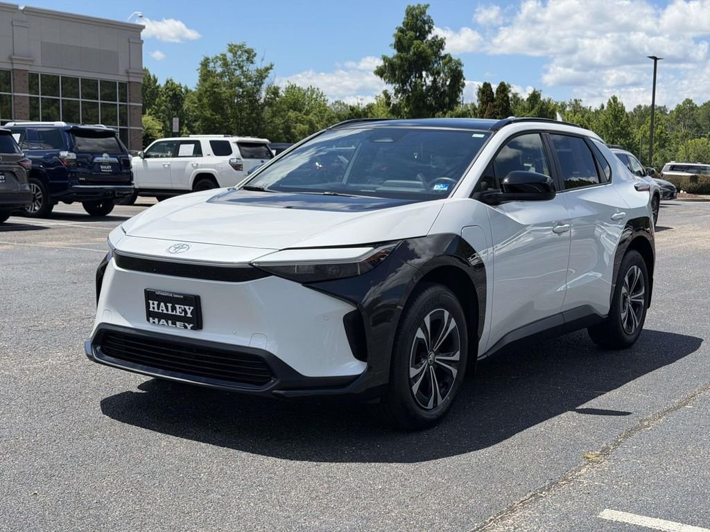 Used 2024 Beige Toyota XLE image 23