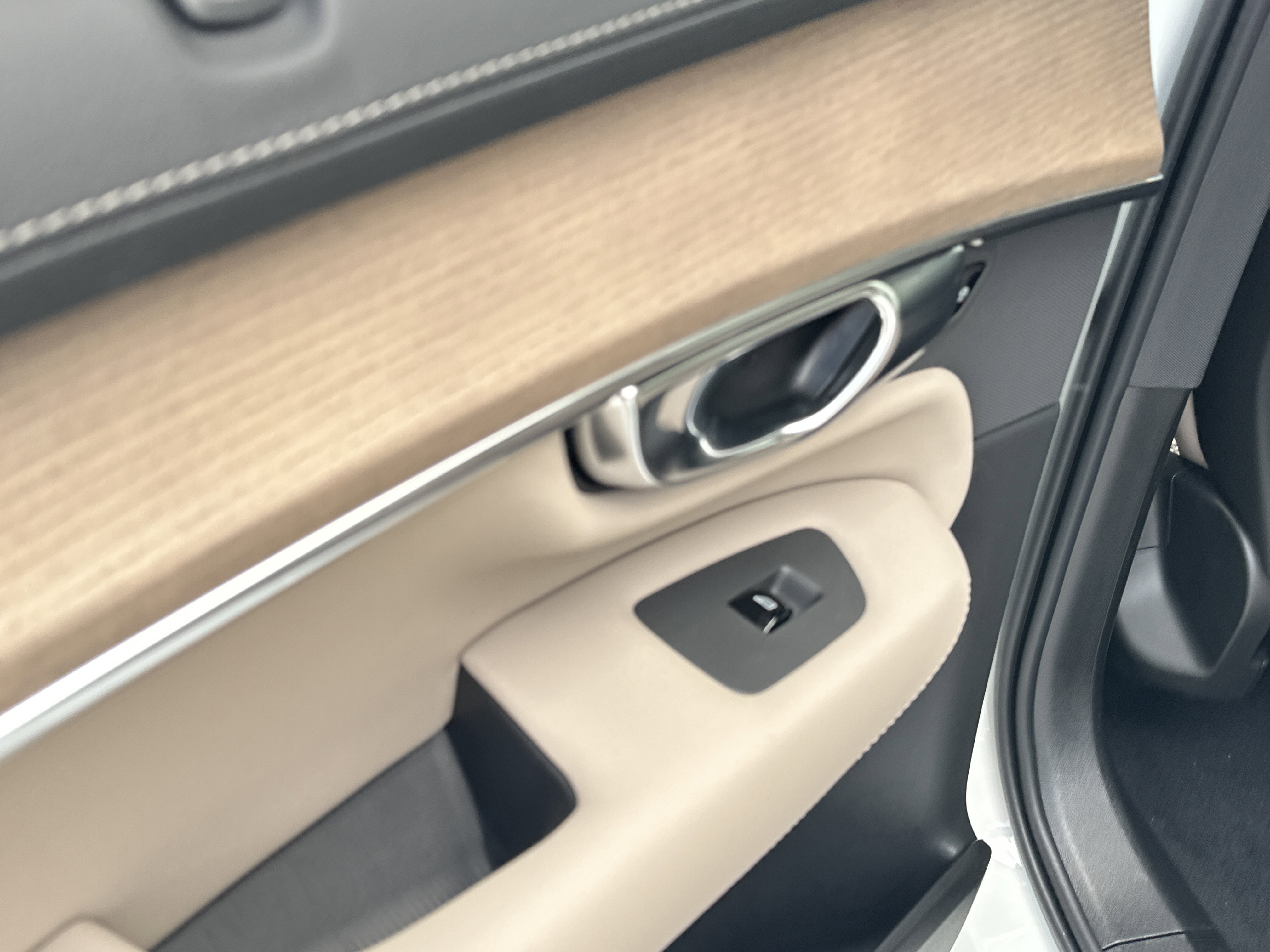 New 2026 Crystal White Volvo Ultra image 13