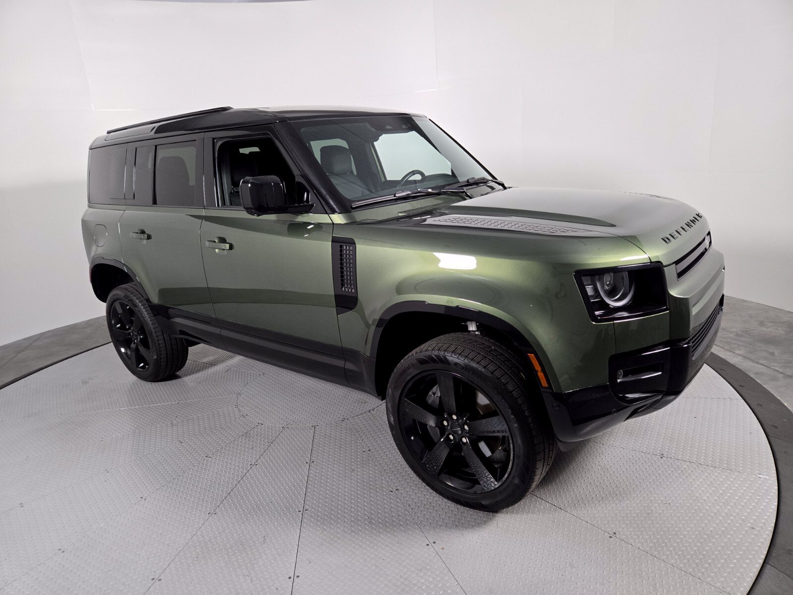 Certified Used 2026 Woolstone Green Metallic Land Rover X-Dynamic SE image 16