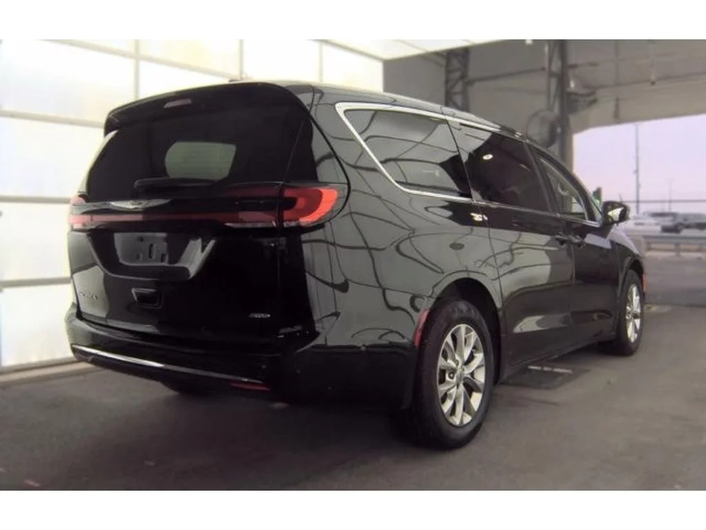 Used 2023 Brilliant Black Crystal Pearlcoat Chrysler Touring L image 3