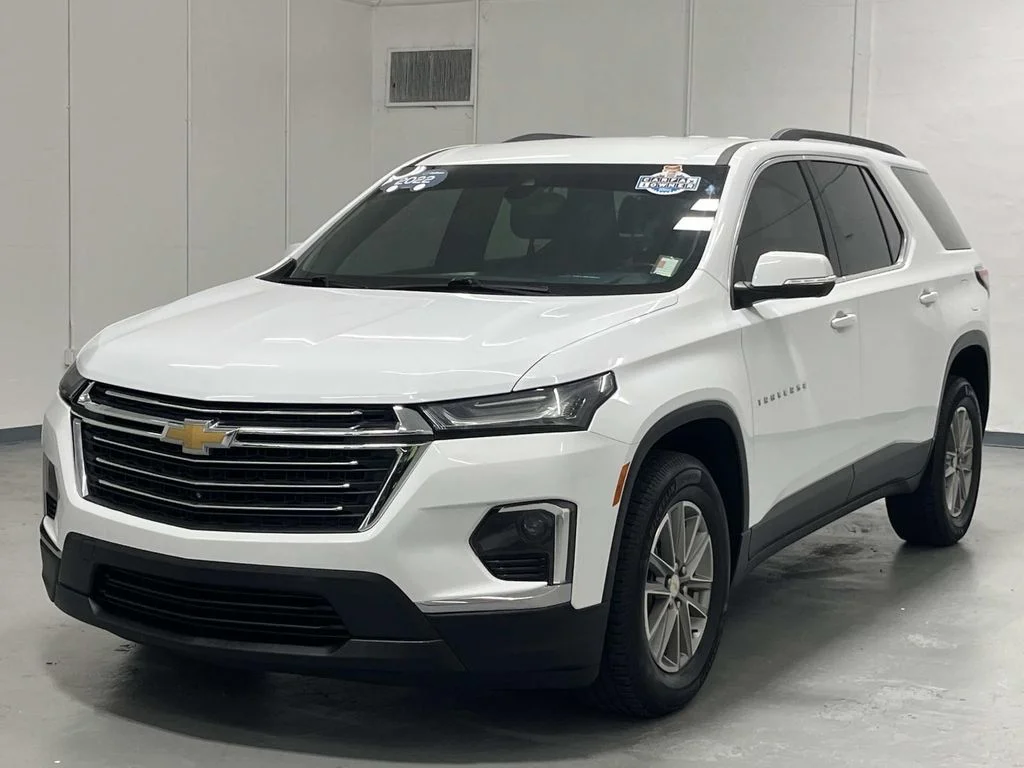 Used 2022 Summit White Chevrolet LT Cloth image 4