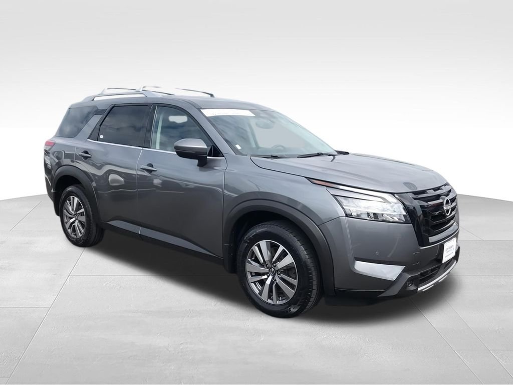 Used 2023 Gray Nissan SL image 3