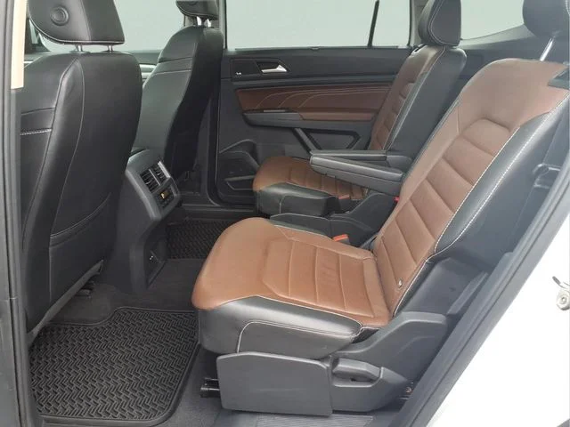 Certified Used 2022  Volkswagen 3.6L V6 SEL Premium R-Line image 19