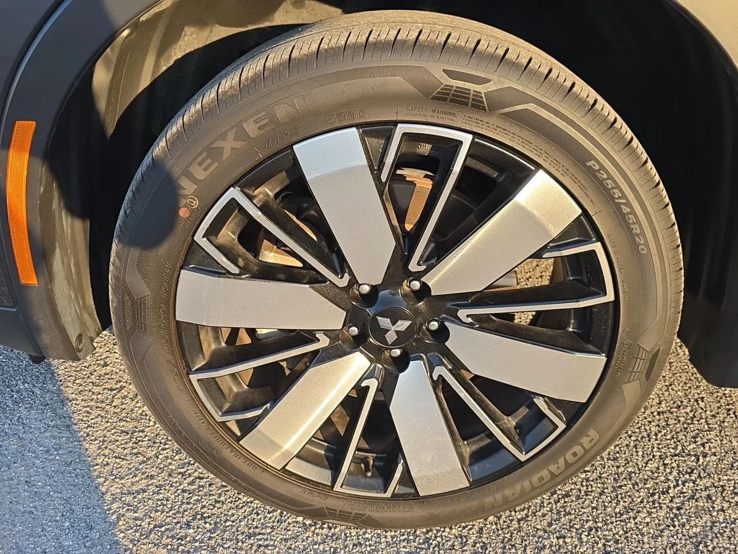 Used 2025  Mitsubishi SE image 23