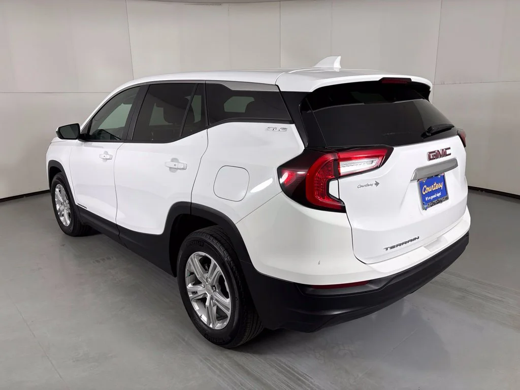 Used 2024 White GMC SLE image 6