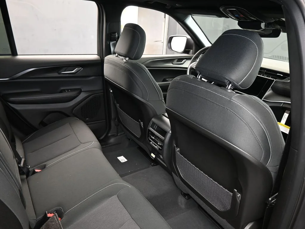 New 2026 Baltic Gray Metallic Clearcoat Jeep Laredo X image 40