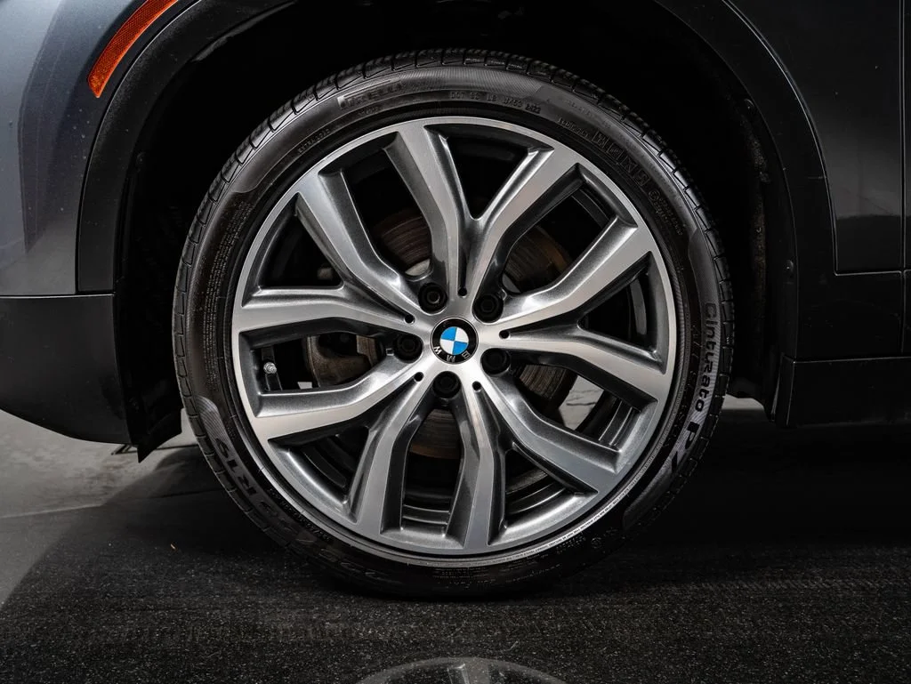 Used 2018 Mineral Gray Metallic BMW xDrive28i image 13